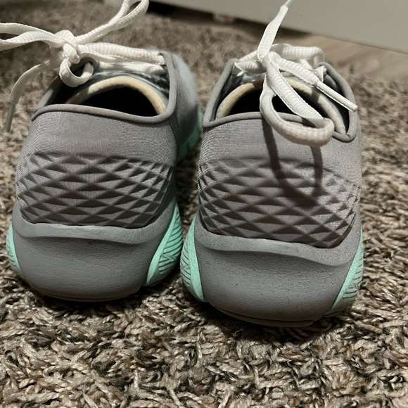 Under Armour Sneakers - Picture 3 of 4